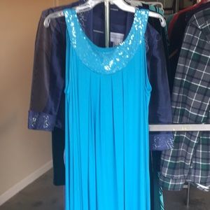 Women’s sleeveless dress: sequence along neckline.